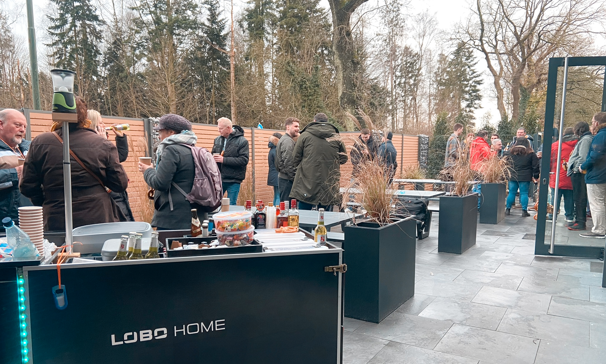 Teilnehmende bei der Kohlfahrt 2025 mit Bollerwagen